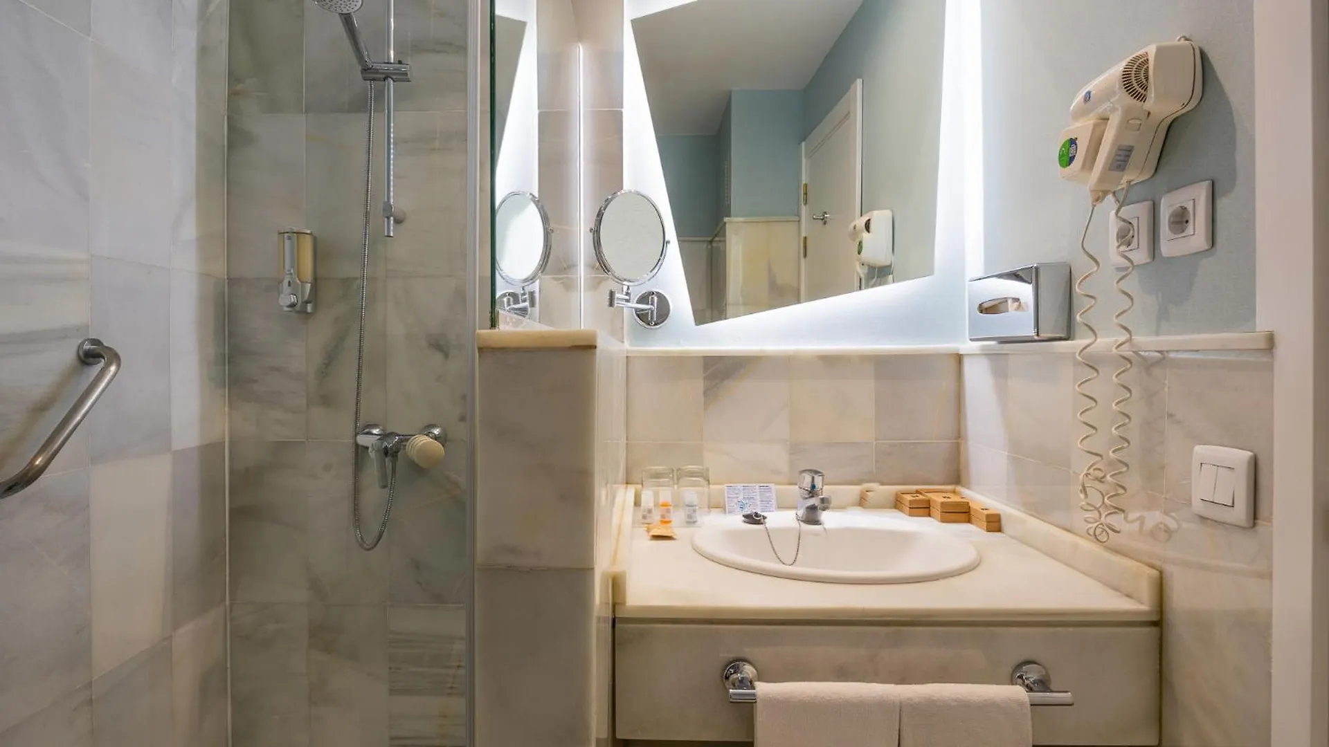 Atarazanas Malaga Boutique Hotel